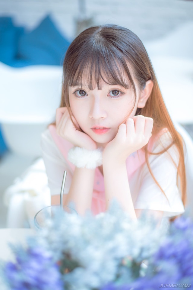 无论平时多勾心斗角，过年也要伪装个节日气氛出来，不然对不起鞭炮。